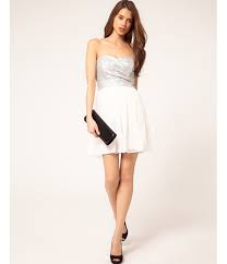 Entre les robes à fleurs structurées ou les robes longues bustiers vous trouverez forcément la robe qui vous donnera un style frais et léger tout en restant chic. Purchase Robe Bustier Mariage Invite Up To 61 Off