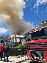 Lifestyle praia, cabo verde 29/06/21 Incendio Destroi Bar E Restaurante Em Vila Nova De Famalicao