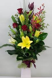 Posy Box Arrangement Birthday Adelaide Hills Delivery Flower Arrangements Simple Modern Flower Arrangements Flower Arrangements