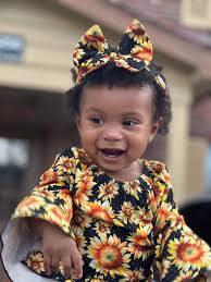 Please 🥹 Is there any way to edit my arm out and give a more solid  background? Thanks ☺️