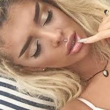 Elma Vera's Instagram, Twitter & Facebook