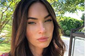 Megan fox has proven that she can look hot in anything. El Apasionado Beso De Megan Fox Y Su Nuevo Novio Magazinespain Com