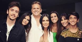 Самые новые твиты от orlando morais (@moraisorlando): Antonia Morais Publica Foto Rarissima Com Toda A Familia Reunida