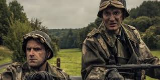 Critique De La Folle Histoire De Max Et Leon Zickma Les aventures de max et léon, deux amis d'enfance fainéants et bringueurs, qui tentent par tous les moyens d'échapper à la seconde guerre mondiale. critique de la folle histoire de max et