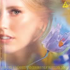 Swipe für die Album Tracklist😍🌸 Es ist soweit! Endlich kann ich euch die  Tracklist von meinem Album „Von der Schönheit und Zerbrechlichkeit der  Dinge“ zeigen, das am 04.10 erscheint. In jedem Song