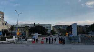 Καθώς όμως δεν είχε ενημερωθεί για το κεντρικό σύστημα υποβολής αίτησης για εισαγωγή στο πανεπιστήμιο (cao), έχασε την προθεσμία. Aristoteleio Panepisthmio 8essalonikhs Eisbolh Mat Kai Prosagwges Enantiwn Foithtikwn Syllogwn Kataggelia Kne Alt Gr
