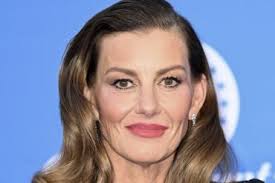 Ella Langley Tumbles On Stage, Takes Guitar Player Down With Her Who Does  Not Miss A Beat