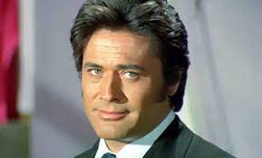 Yeşilçam filmlerinden cüneyt arkın ve filiz akın'ın başrolde olduğu 1971 yapımı oyun bitti filmi sizlerle! Cuneyt Arkin Kimdir Cuneyt Arkin Hayati Ve Nereli