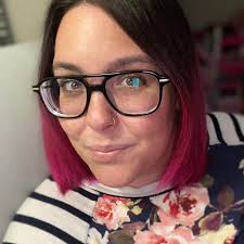 What is the better area to stay in Nashville for a group of 6?