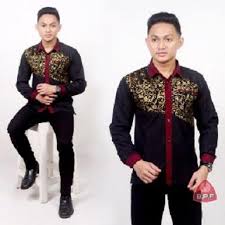 Saat ini batik yang dibuatnya menggunakan media berupa kain, biasanya dibuat menjadi baju. Kemeja Batik Pria Kombinasi Polos Lengan Panjang Pf0712 Lazada Indonesia