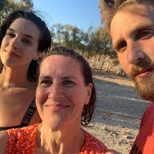 Muy Feliz PASCUA a todos desde uno de los lugares más hermosos de España!  Descansando y celebrando en mi querida Almería. La noche del sábado, en la  Parroquia de San Joaquín y