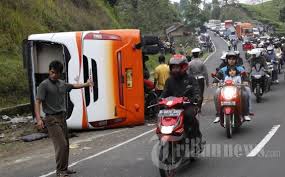 Gaji sopir dan kondektur po haryanto. 22 Penumpang Bus Po Haryanto Terluka Tribunnews Com Mobile