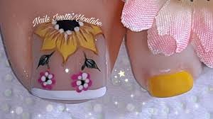 No solo estas ideas serán útiles para las mujeres, sino también para los profesionales que trabajan con la decoración de uñas, serán las últimas tendencias que se están usando para este año y el próximo. Decoracion De Unas Girasol Diseno De Unas Para Pie Youtube