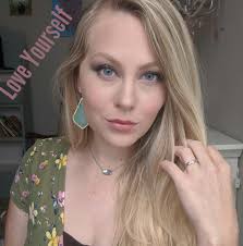 April Mashburn's Instagram, Twitter & Facebook