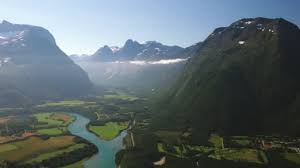 I rundkjøring ved åndalsnes følg skilt til sentrum. Rampestreken Andalsnes Norway Famous Tourist Viewpoint Video By C Mvaligursky Stock Footage 421228614