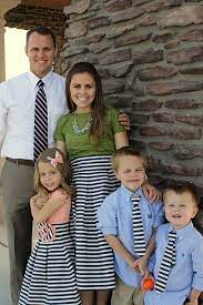This Mom Made Her Family Matching Outfits For Easter Sewing Goddess Matching Family Outfits Family Outfits Family Picture Outfits