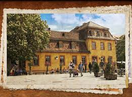 The cottage, furnished with original pieces of furniture such as the high desk and sitting trestle, was an important retreat for goethe in his later years. Sehenswurdigkeiten In Weimar Weimar Haus Thuringen