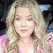 Tabitha Adams's Instagram, Twitter & Facebook