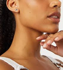 Kingsley Ryan Srebrne kolczyki wkręty w kształcie trójkątów z czarnym  onyksem Srebrny