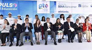 La fundación del banco bbva busca mejores oportunidades para fomentar la movilidad social a través de la educación, por lo cual a través del programa becas bbva chavos que inspiran apoya. Por Los Que Se Quedan Diez Anos De Apoyo A La Educacion En Mexico Bbva
