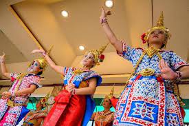 Namun, pada kenyataannya musik pada teater ( tari ) bisa berfungsi lebih dan berperan sangat penting. Fungsi Musik Dalam Tari Halaman All Kompas Com