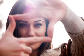 Hearing i love you, or i'm glad wake her up to the smell of her favorite breakfast. Wake Up Your Girlfriend With These 13 Love Quotes Best Hindi Shayari Love Quotes Sms Messages For Love Sad Flirting And Cheating