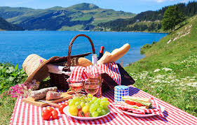 Emotions are ignited amongst the complacent townsfolk when a handsome drifter arrives in a small kansas community on the morning of the labour day picnic. Fingerfood Furs Picknick Einfache Und Schnelle Rezepte Fur Party Co