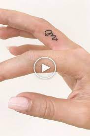 Tatuajes De Escorpio Que Celebran El Signo Ferozmente Leal Y Apasionado Finger Tattoo Designs Cute Finger Tattoos Finger Tattoos