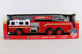 Daron ny76423 fdny new york city fire department ford expedition 1:24 scale diecast model. Amazon Com Daron Fdny Ladder Truck With Lights And Sound Toys Games