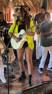 ✨Que rico la pasamos en el Noa Noa, Santa María📍😍celebrando sus  Patronales, gracias al Cacique Raulin Rodríguez por hacernos parte  @raulinrodriguezrd .. 💚✨ #RosaLee #RaulinRodriguez #MusicaDominicana ...