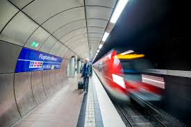Seit monaten gibt es auf der website des unternehmens eine rubrik „verspätungsbescheinigung, in der fahrgäste mit längerer wartezeit sich einen entsprechenden. Pressemitteilungen