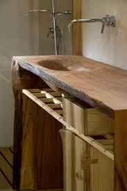 Tutti i prodotti realizzati su misura nel nostro laboratorio sono in legno naturale al 100% senza utilizzo di truciolati, mdf, legni particolati o precomposti. Arredi Bagno Legno Naturale Foto Design Mag