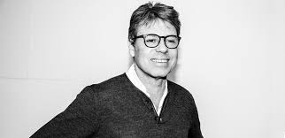 Interviu La Minut Cu Michel Stanovici Trei Cuvinte Cinci Minciuni Lifestyle Fashion Square Glass