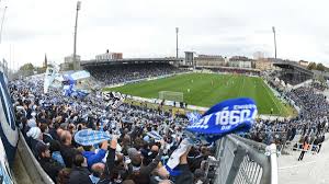 Kaum mehr trikots des tsv 1860 münchen im… wer ein trikot seines geliebten tsv 1860 münchen kaufen möchte, wird aktuell enttäuscht. Grunwalder Stadion Sanierung Der Westkurve Und Erweiterung Perfekt 1860 Munchen Munchen Stadion