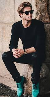 Perfect Medium Hairstyle For Ending A Weekendwith A Bash Mens Hairstyles Medium Medium Hair Styles Mens Hairstyles