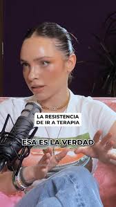 Escúchalo completo en YouTube “Volver a actuar después de la pérdida de mi  mamá con Minnie West” o ponme la palabra PODCAST y te lo envío por DM 💜🎙,  Algo que amo de tener este podcast es poder tener ...