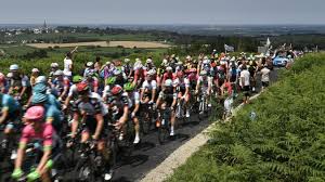 Avant de devenir consultante pour france télévisions, marion rousse a été une cycliste de renom. Le Tour De France 2020 Sera Commente Depuis Paris Sur France Televisions