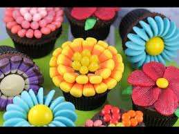 Fill separately with red, green and blue icing. Easy Flower Cupcakes Candy Flowers W No Fancy Cutters My Cupcake Addiction Youtube