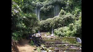 Anda dapat bermain sepuasnya atau bahkan berenang di kolam air terjun. Wisata Lombok Tengah Air Terjun Benang Stokel Dan Benang Kelambu Youtube