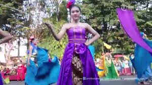 281 27 asia tari bangkok. Video Ribuan Orang Menari Di Kota Solo Untuk Peringati Hari Tari Dunia Youtube