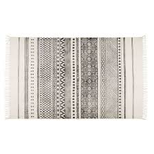 Ecrufarbener Baumwollteppich Mit Schwarzen Motiven 140x200 Mit Bildern Baumwollteppiche Teppich Teppich Beige