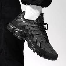 Nike Air Max Plus Deconstructed Black Available Online Shop Through Our Bio Airmaxplus Complexkicks Nike Air Max Nike Air Max Plus Sneaker Boutique