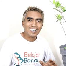 Kali ini saya kembali berburu bonsai di sekitar rumah, sambil memantau di sekitar ternyata lebih banyak habitat tamanan jenis putri malu, tambat sapi dan jen. Ahmad Isnaini Mengenal Bahan Bonsai Rukem Di Alam Liar Facebook