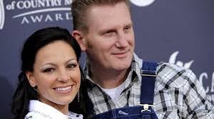 Aaron Carnahan's Instagram, Twitter & Facebook