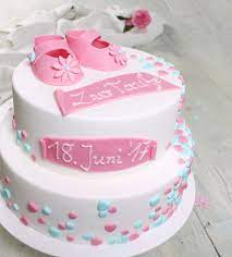 Den cake topper mittig in die torte stecken. Backen Fur Die Taufe