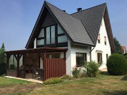 Niedrige kreditzinsen, ein lebhafter immobilienmarkt und eine positive wertentwicklung. Vermietung Schweneker