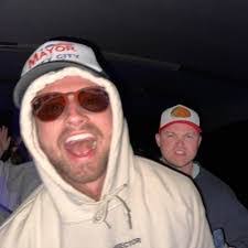 Devin Packer's Instagram, Twitter & Facebook