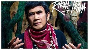 Kain kafan, hancur dimakan tanah cacing ular dan lipan pun menjadi makan munkar dan nakir tak kenal lelah mengibas cambuk keseluruh badan. Chord Kunci Gitar Rhoma Irama Sebujur Bangkai Terbujurlah Sendirian Diri Terbungkus Kain Kafan Tribunnewswiki Com Mobile