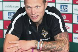 Linfield manager Warren Feeney could learn from Glentoran legend