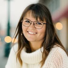 Ashley Kinney's Instagram, Twitter & Facebook